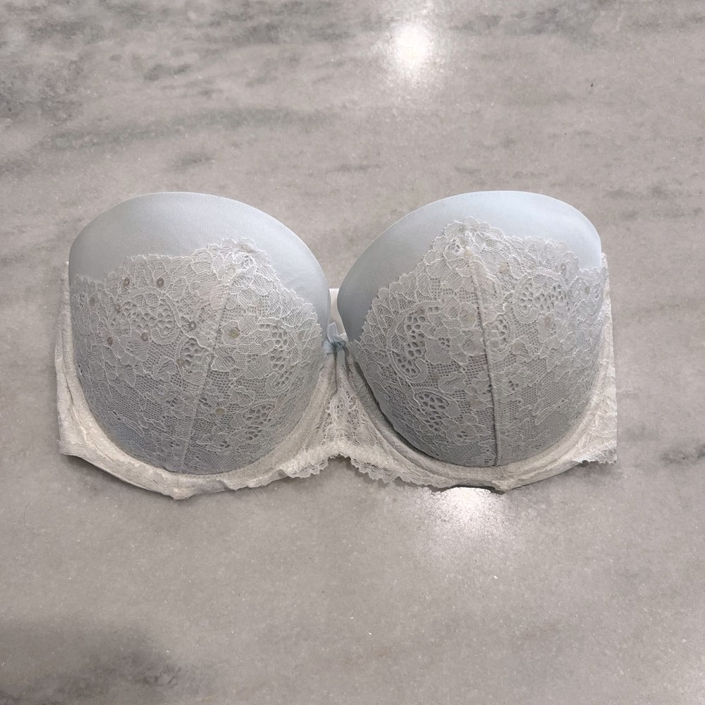 Like new Victoria’s Secret strapless bra 32DDD✨🩷